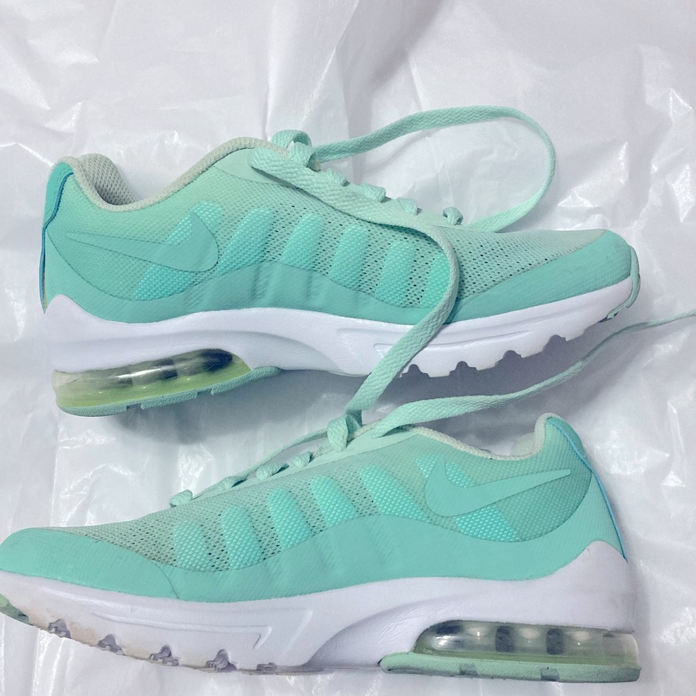 Mint green Nike Air Max girl’s sneakers
